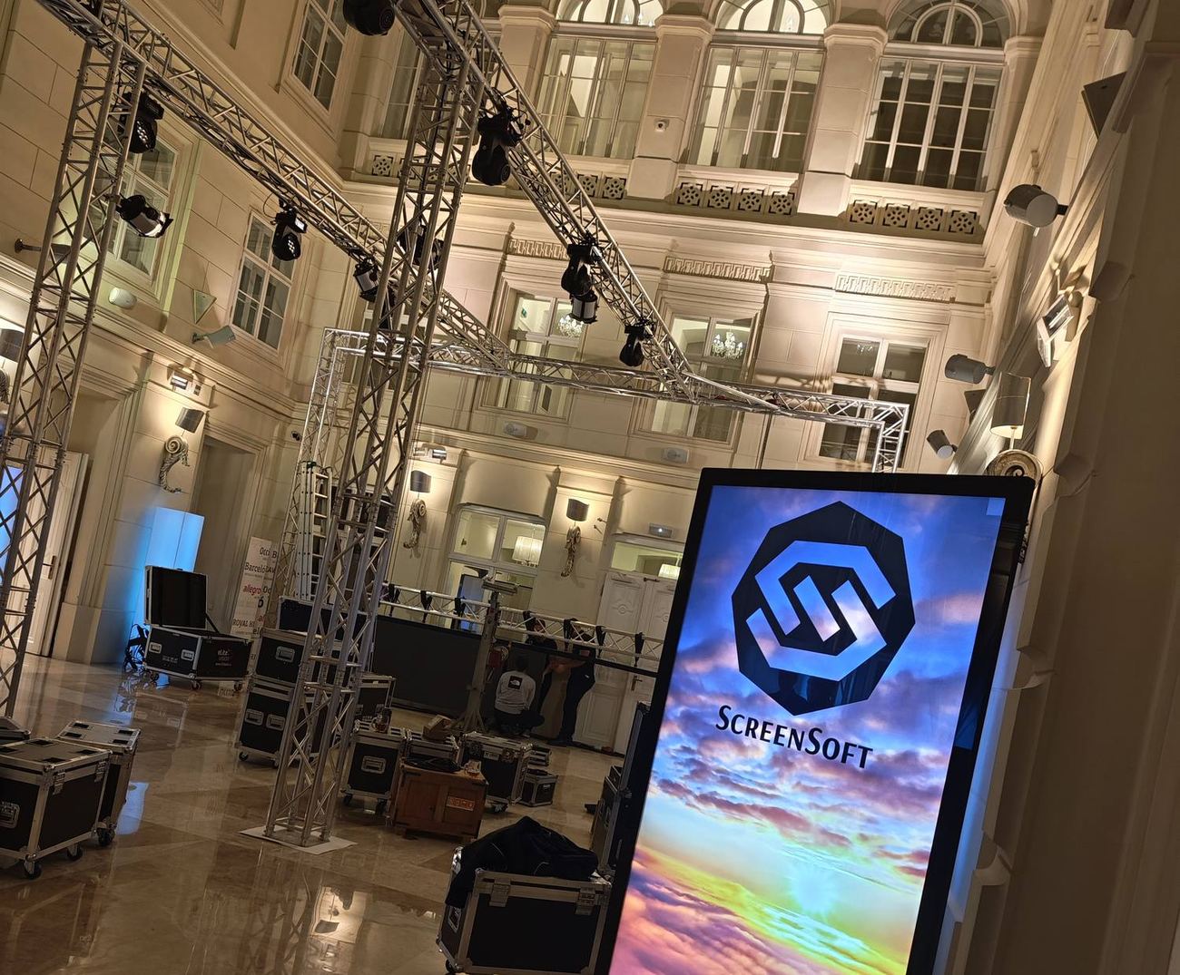 Digital information totem powered by ScreenSoft in a public space